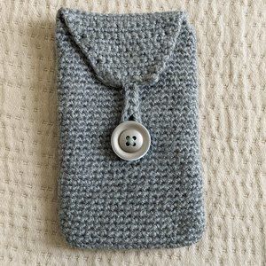 Crochet phone case